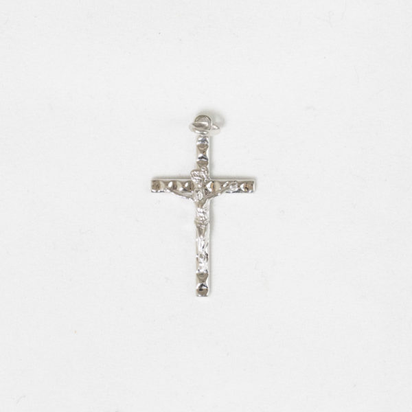 Croce in argento finemente lavorata
